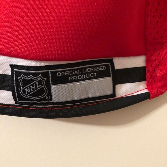 CHICAGO BLACKHAWKS NHL Pets First Licensed Dog Pet Hockey Jersey - Picture 4 of 7